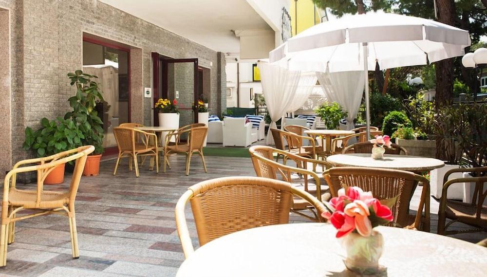 Hotel Capinera Rimini Kültér fotó