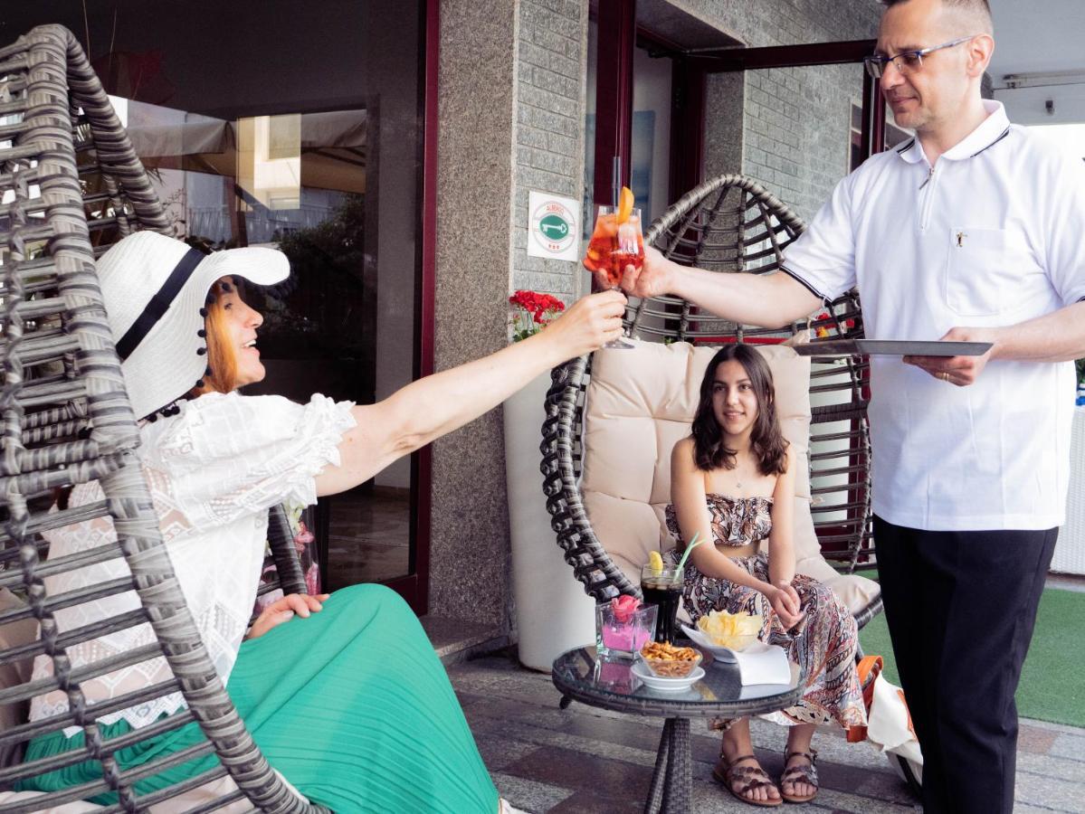 Hotel Capinera Rimini Kültér fotó